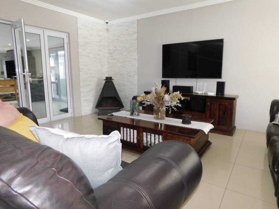 4 Bedroom Property for Sale in Twin Palms Western Cape